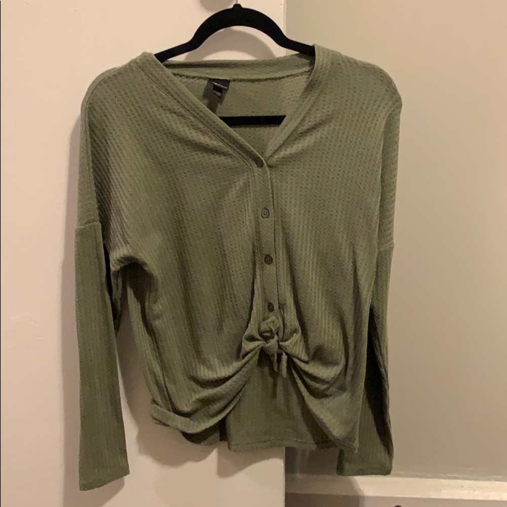 Like new Art Class green thermal tie top